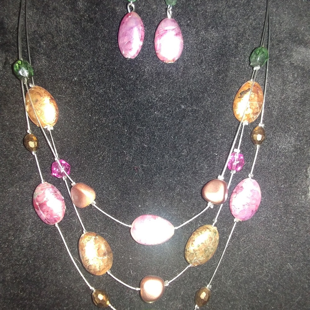 Earring/necklace set. - Picture 2 of 3